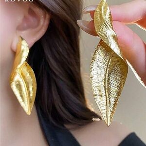 Gold Sculpted Leaf Earrings